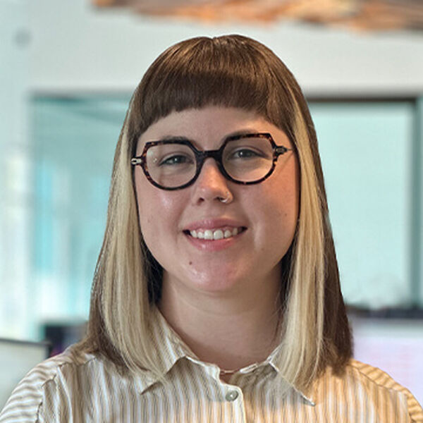 Contact Headshot Widmer Janell Dame Interiors