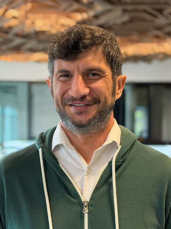 People Headshot Di Nardi Thomas