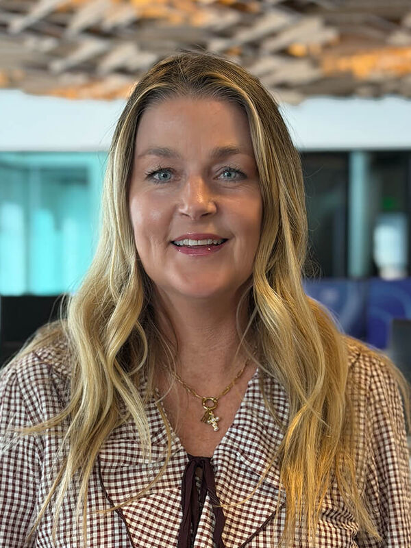 People Headshot Hall Shelley